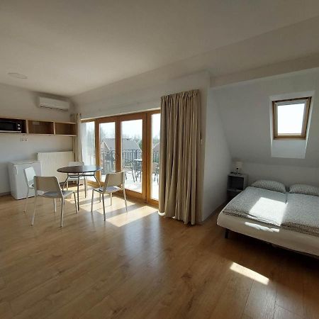 Familia Apartmanhaz كيستاي المظهر الخارجي الصورة