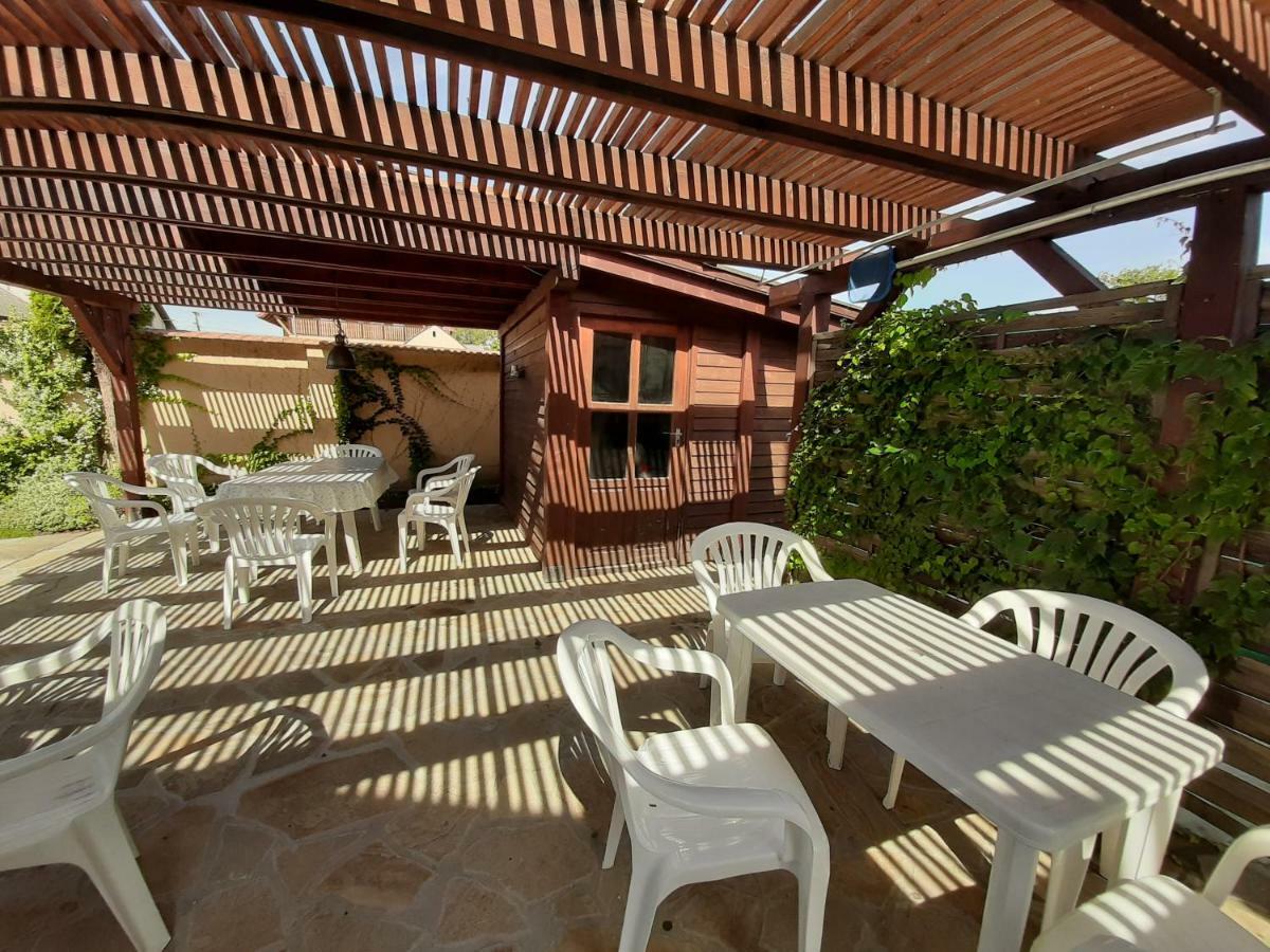 Familia Apartmanhaz كيستاي المظهر الخارجي الصورة