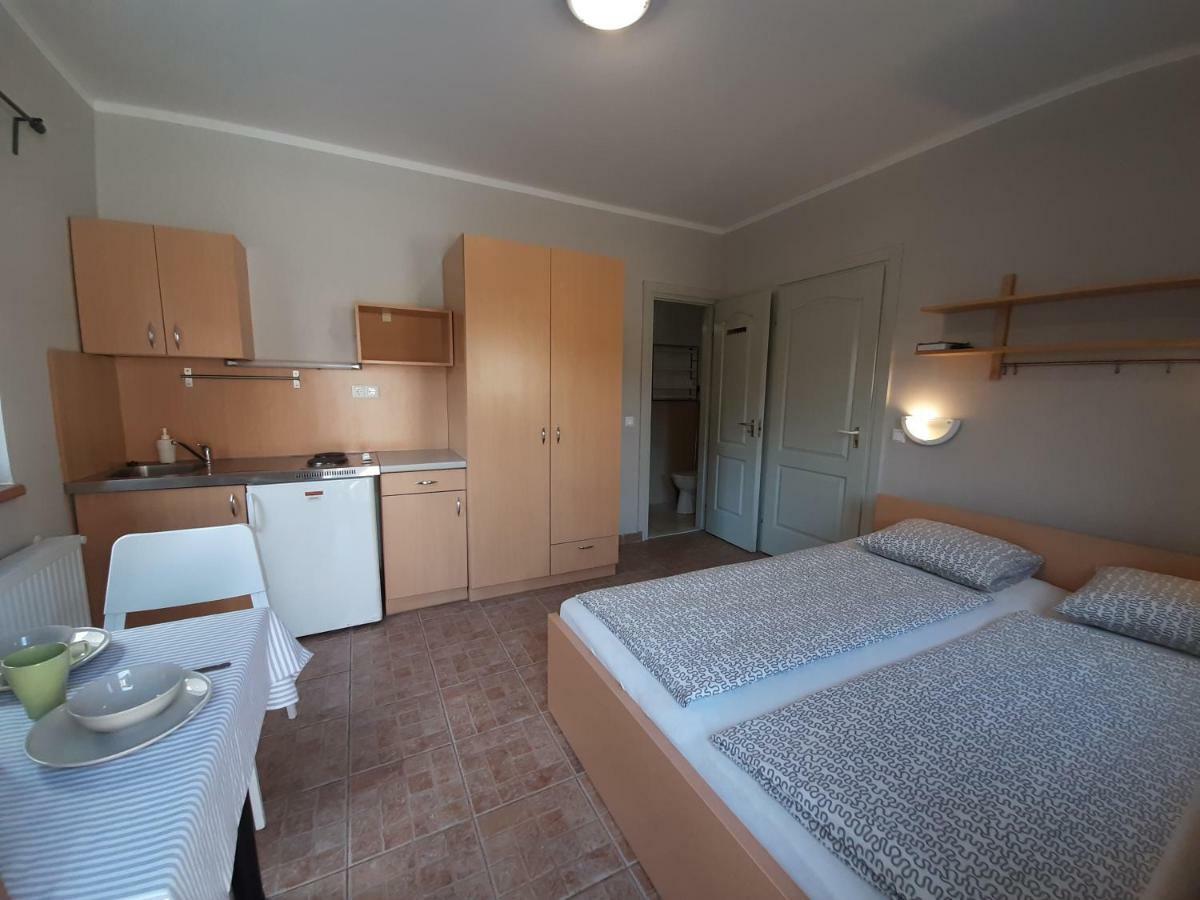 Familia Apartmanhaz كيستاي المظهر الخارجي الصورة