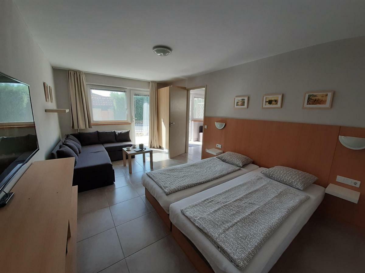 Familia Apartmanhaz كيستاي المظهر الخارجي الصورة