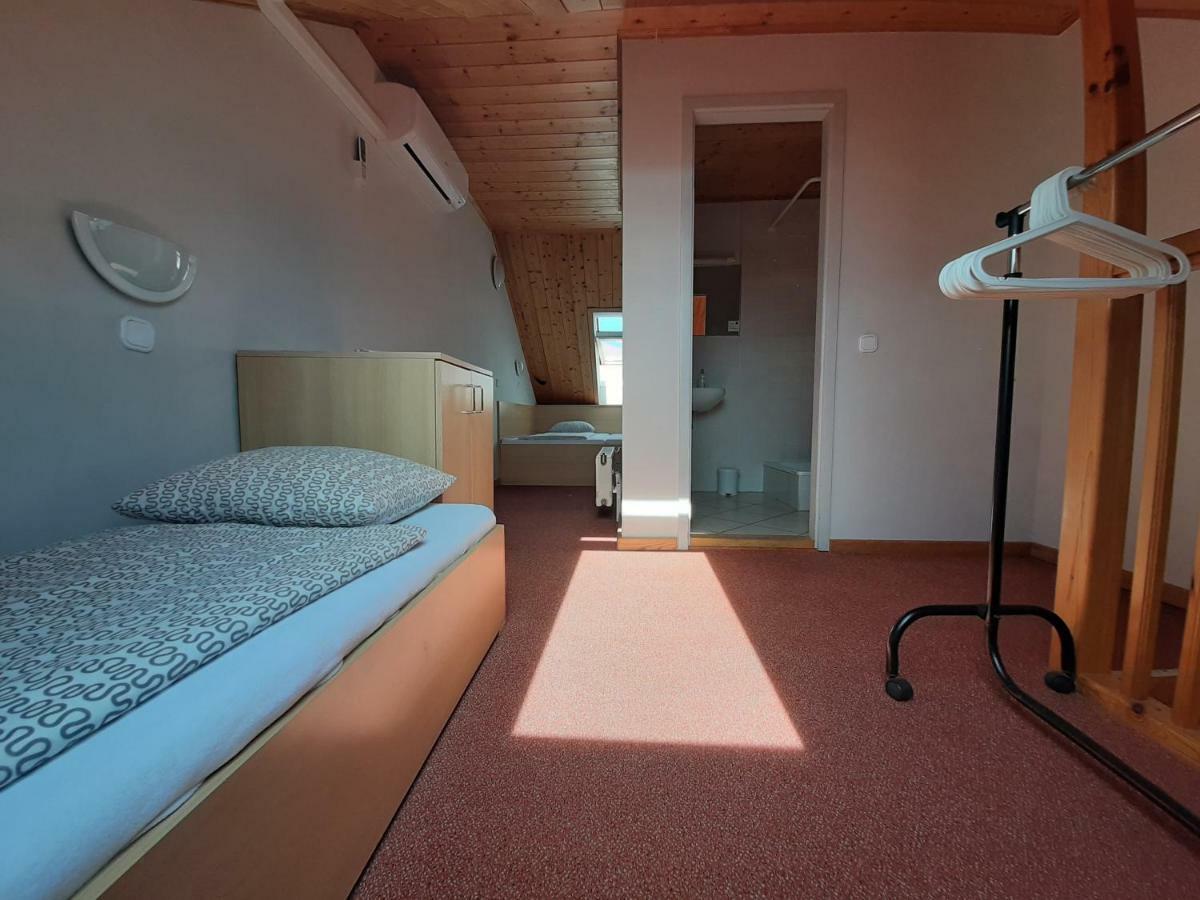Familia Apartmanhaz كيستاي المظهر الخارجي الصورة