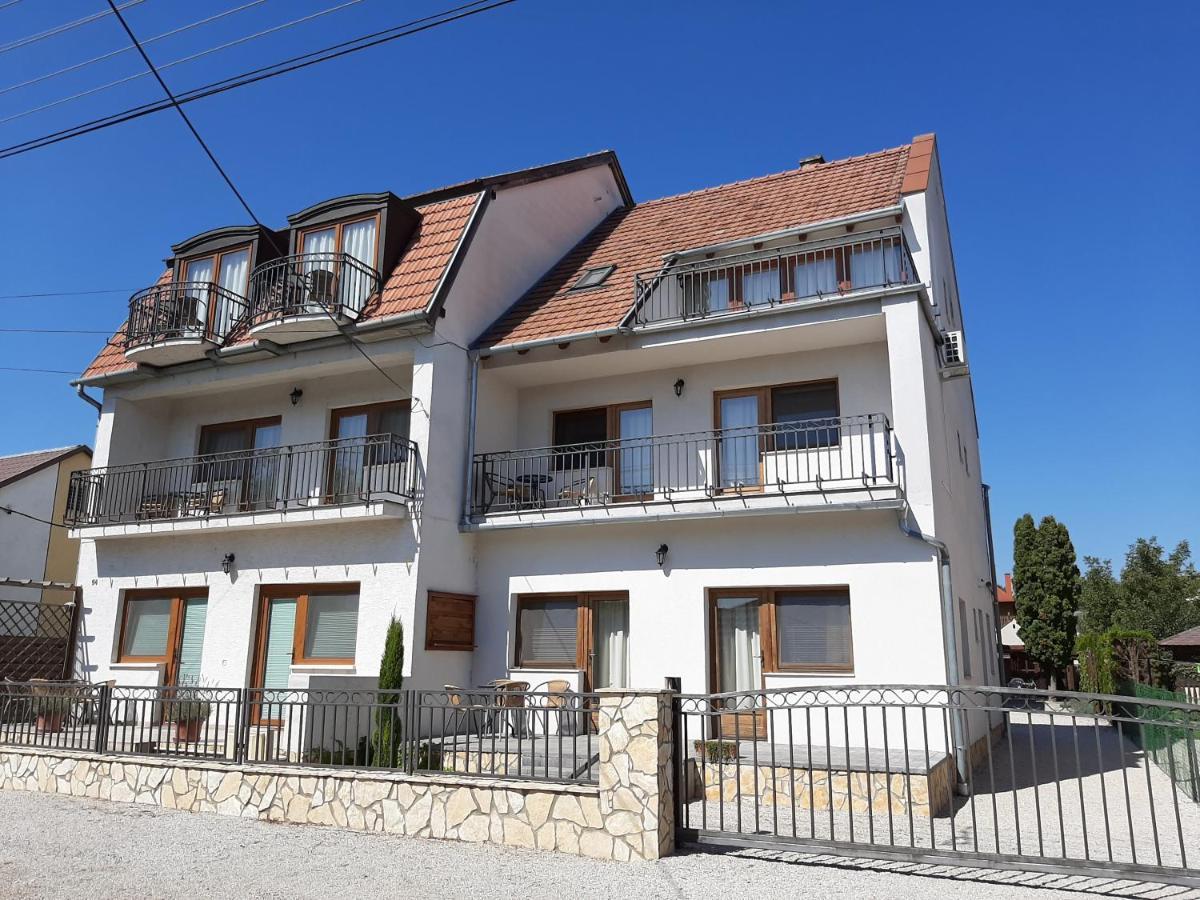 Familia Apartmanhaz كيستاي المظهر الخارجي الصورة